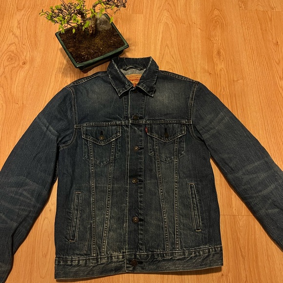 Medium Levi’s trucker jacket - Picture 2 of 11